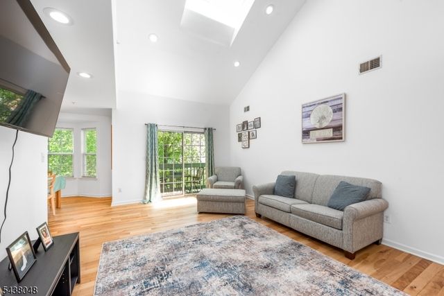 129 Autumn Ct, Roxbury Twp., NJ 07852