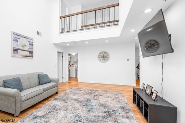 129 Autumn Ct, Roxbury Twp., NJ 07852