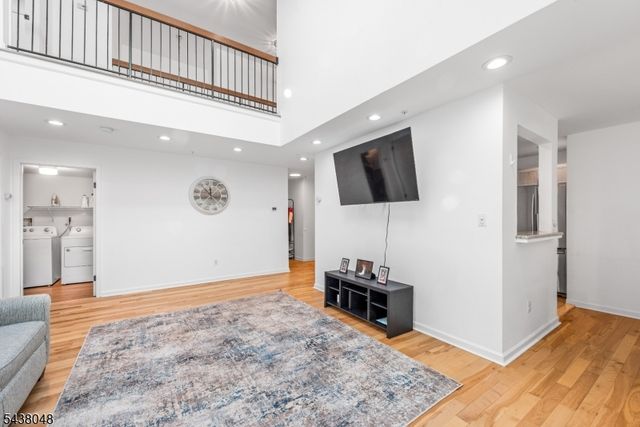 129 Autumn Ct, Roxbury Twp., NJ 07852