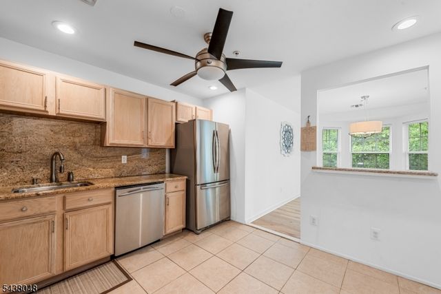129 Autumn Ct, Roxbury Twp., NJ 07852