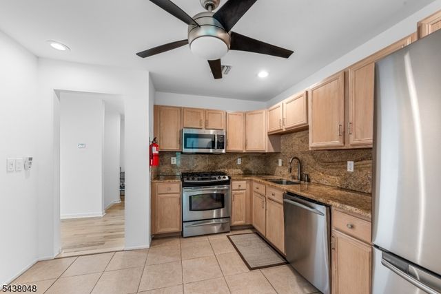 129 Autumn Ct, Roxbury Twp., NJ 07852