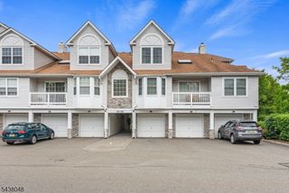 129 Autumn Ct, Roxbury Twp., NJ 07852