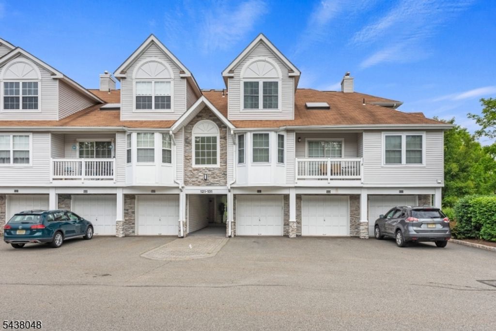 129 Autumn Ct, Roxbury Twp., NJ 07852