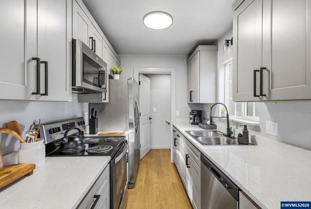 246 Salem Heights Av S, Salem, OR 97302