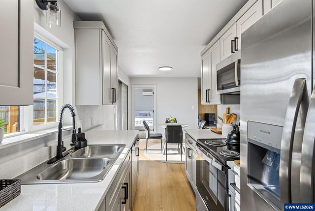 246 Salem Heights Av S, Salem, OR 97302