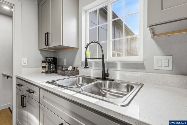 246 Salem Heights Av S, Salem, OR 97302