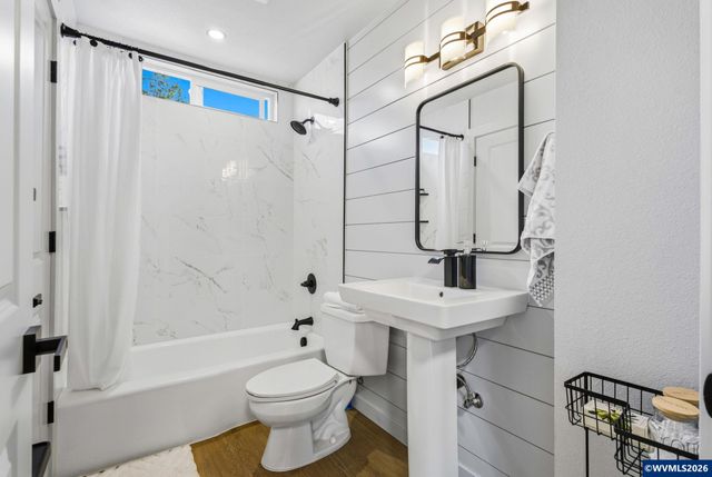 246 Salem Heights Av S, Salem, OR 97302