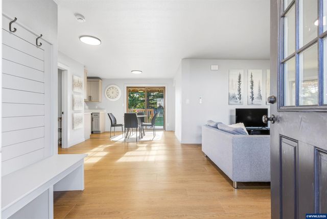 246 Salem Heights Av S, Salem, OR 97302