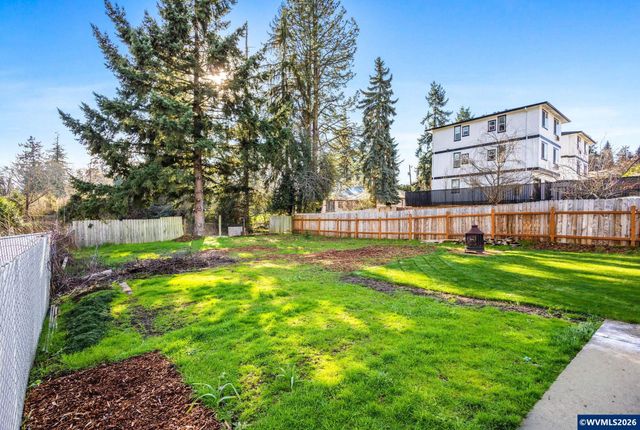 246 Salem Heights Av S, Salem, OR 97302