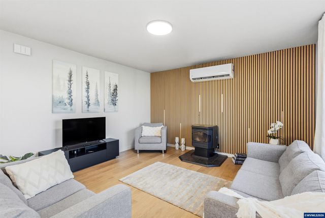 246 Salem Heights Av S, Salem, OR 97302