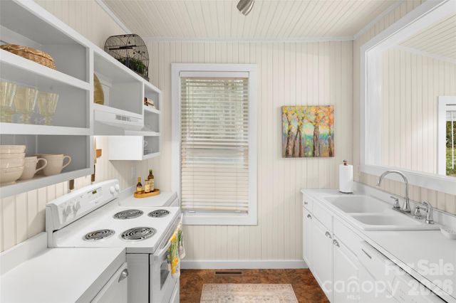 255 Hinson Terrace Drive, Saluda, NC 28773