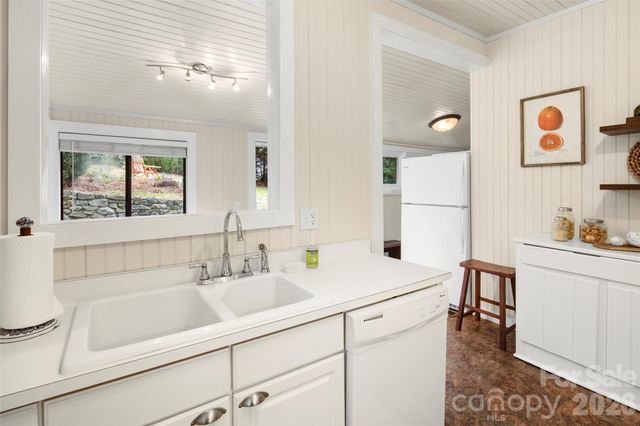 255 Hinson Terrace Drive, Saluda, NC 28773