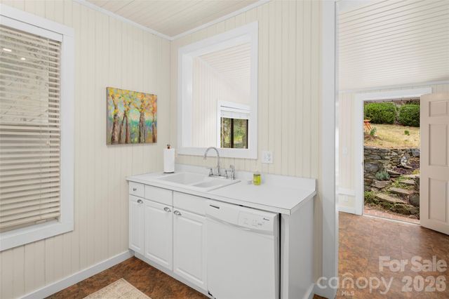 255 Hinson Terrace Drive, Saluda, NC 28773