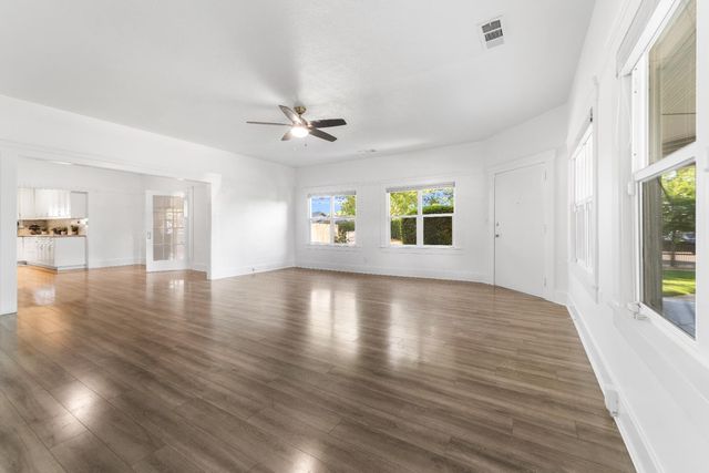 1302 N Safford Avenue, Fresno, CA 93728