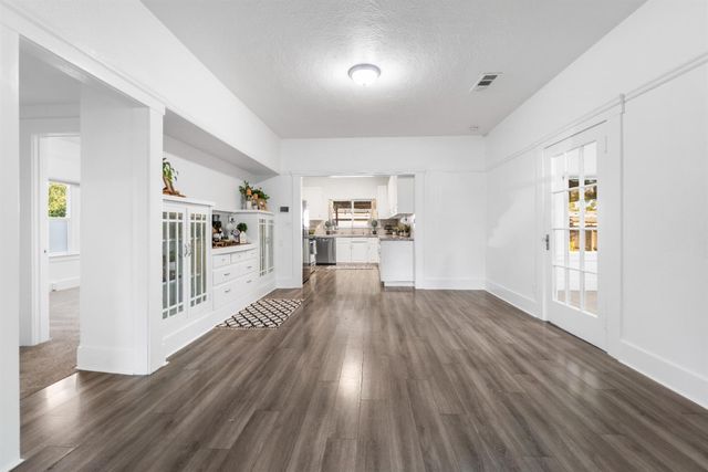 1302 N Safford Avenue, Fresno, CA 93728