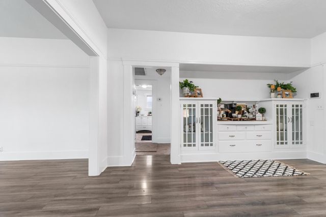 1302 N Safford Avenue, Fresno, CA 93728