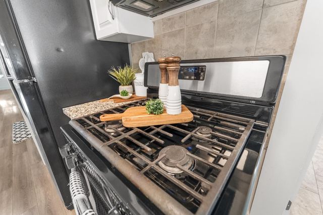 1302 N Safford Avenue, Fresno, CA 93728
