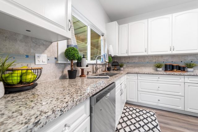 1302 N Safford Avenue, Fresno, CA 93728