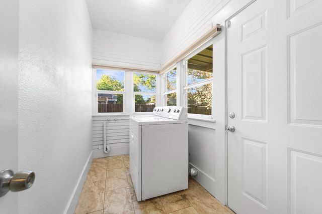 1302 N Safford Avenue, Fresno, CA 93728