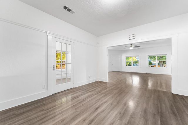1302 N Safford Avenue, Fresno, CA 93728