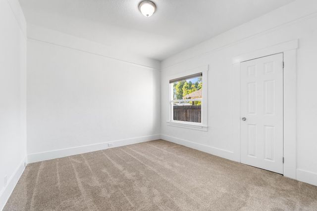 1302 N Safford Avenue, Fresno, CA 93728