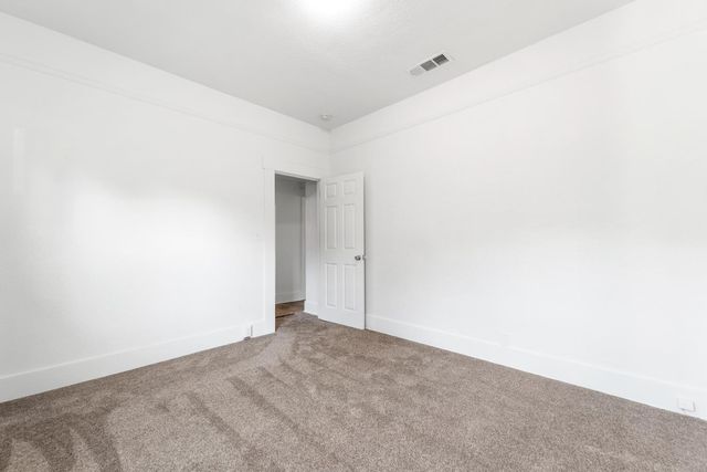 1302 N Safford Avenue, Fresno, CA 93728