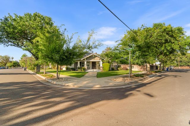 1302 N Safford Avenue, Fresno, CA 93728