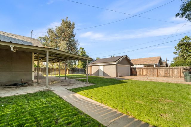1302 N Safford Avenue, Fresno, CA 93728