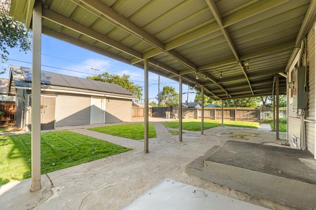 1302 N Safford Avenue, Fresno, CA 93728