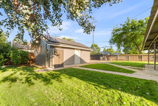 1302 N Safford Avenue, Fresno, CA 93728