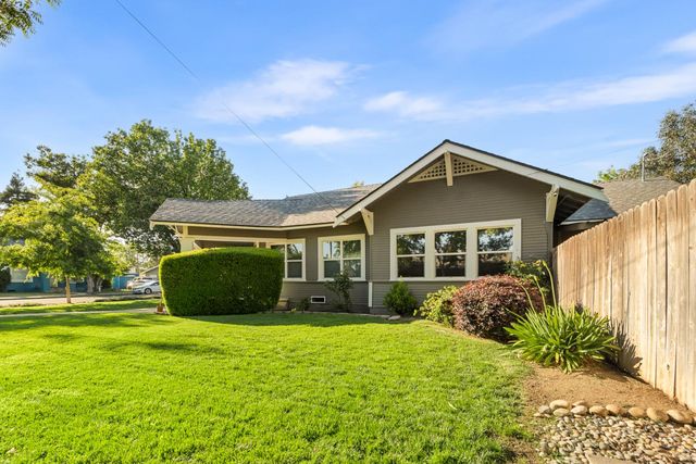 1302 N Safford Avenue, Fresno, CA 93728