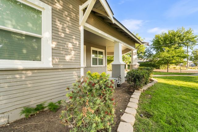 1302 N Safford Avenue, Fresno, CA 93728