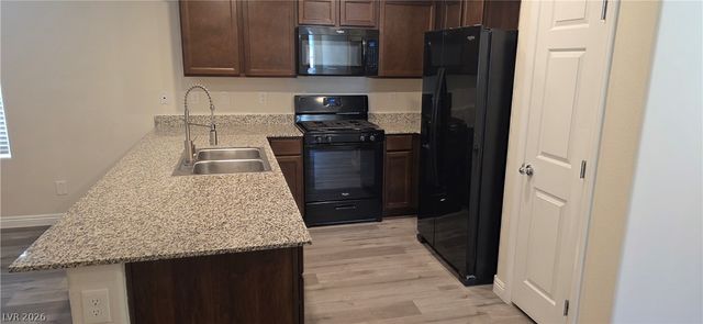 4534 Dover Straight Street, Las Vegas, NV 89115