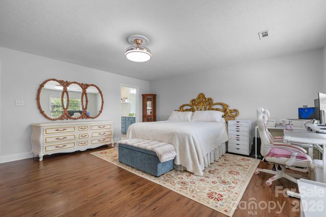 2010 Talbot Lane, Hickory, NC 28602