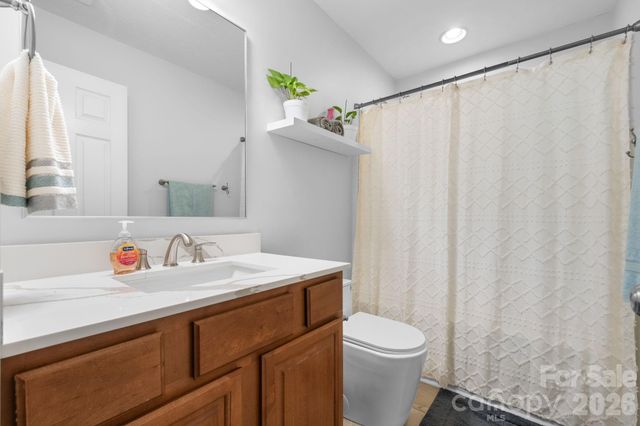 2010 Talbot Lane, Hickory, NC 28602