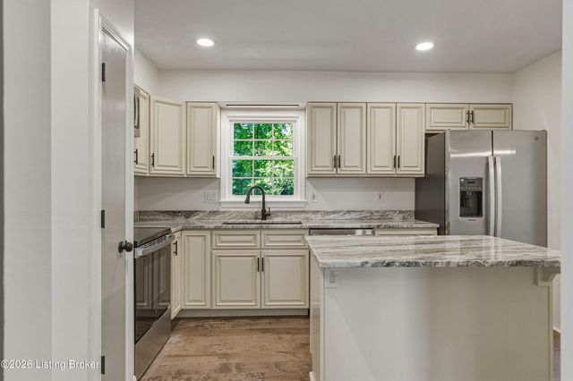 9205 Collingwood Rd, Jeffersontown, KY 40299