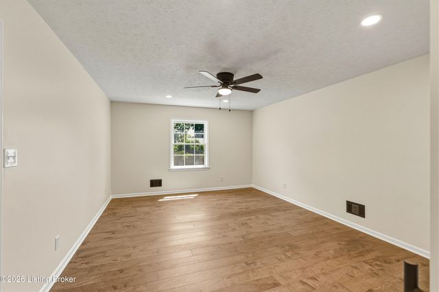 9205 Collingwood Rd, Jeffersontown, KY 40299
