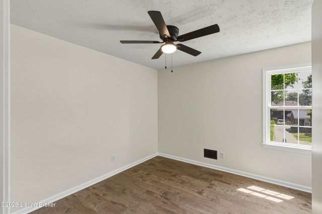9205 Collingwood Rd, Jeffersontown, KY 40299