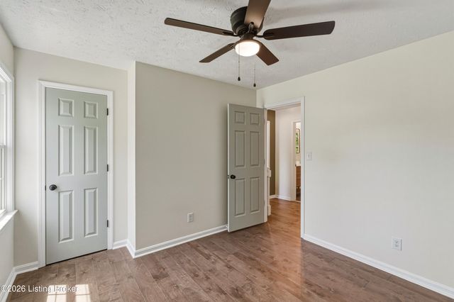 9205 Collingwood Rd, Jeffersontown, KY 40299