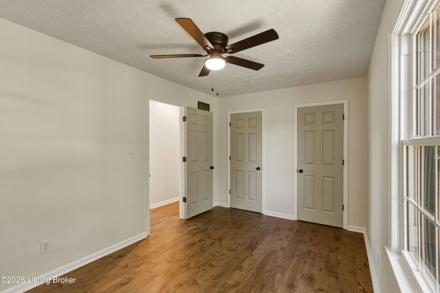9205 Collingwood Rd, Jeffersontown, KY 40299