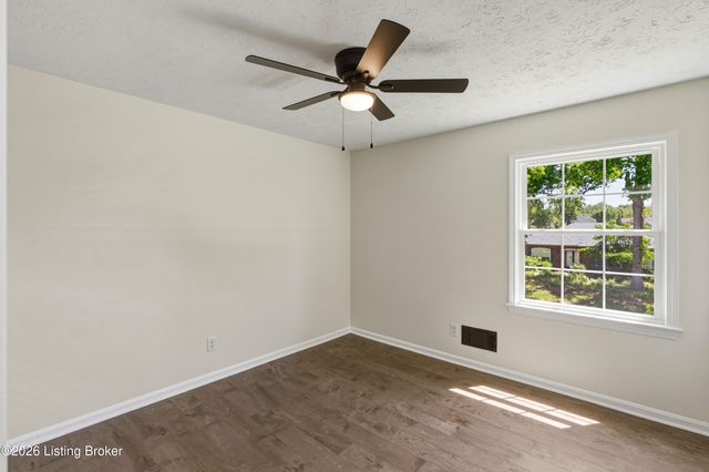 9205 Collingwood Rd, Jeffersontown, KY 40299