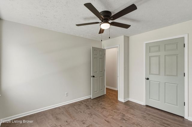 9205 Collingwood Rd, Jeffersontown, KY 40299
