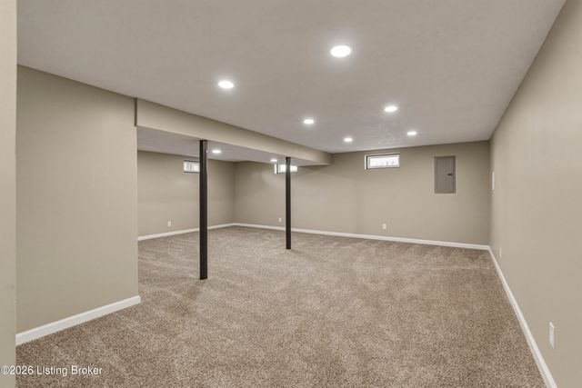 9205 Collingwood Rd, Jeffersontown, KY 40299