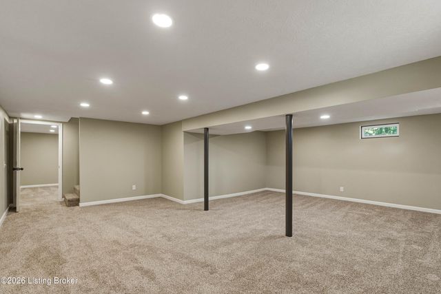 9205 Collingwood Rd, Jeffersontown, KY 40299