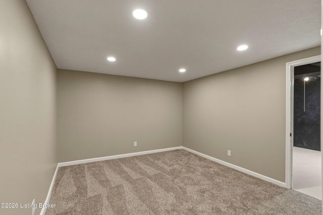 9205 Collingwood Rd, Jeffersontown, KY 40299