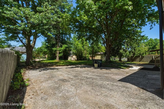 9205 Collingwood Rd, Jeffersontown, KY 40299