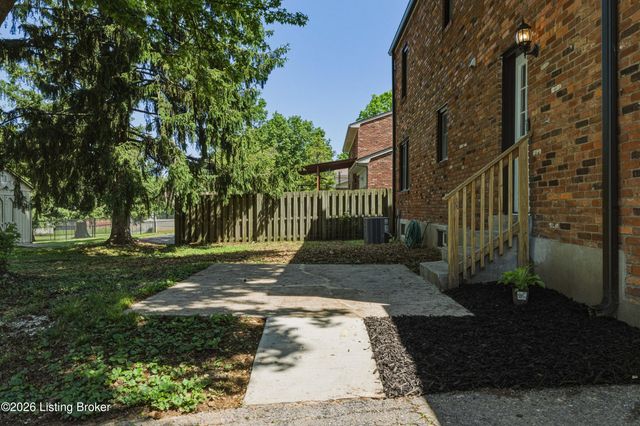 9205 Collingwood Rd, Jeffersontown, KY 40299