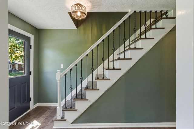 9205 Collingwood Rd, Jeffersontown, KY 40299