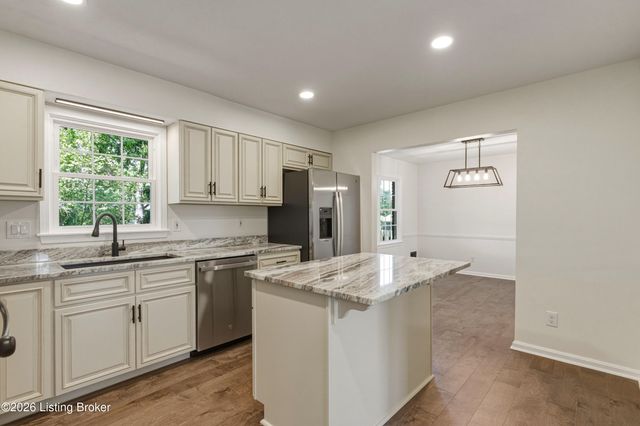 9205 Collingwood Rd, Jeffersontown, KY 40299
