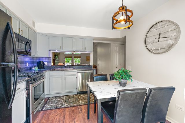 9341 Montgomery Drive, Orland Park, IL 60462
